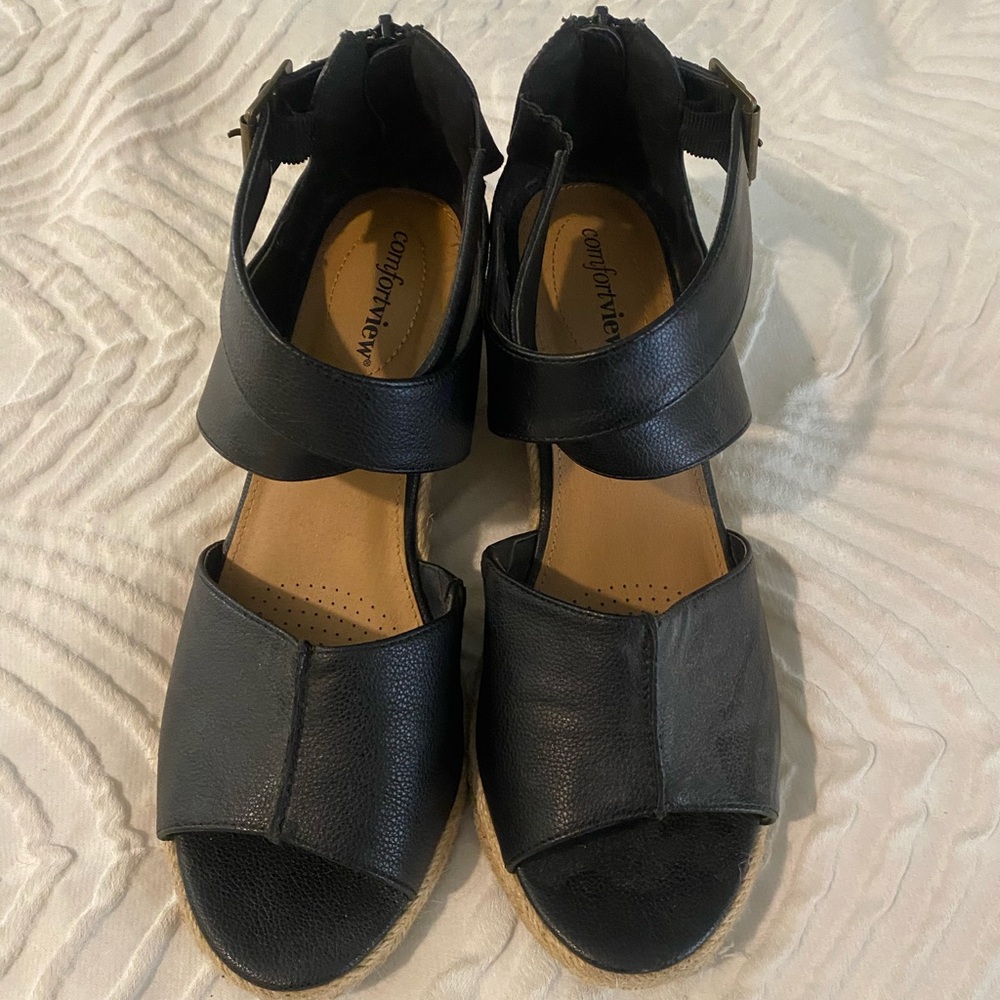 Comfortview Black Sandals with Minimalist Design